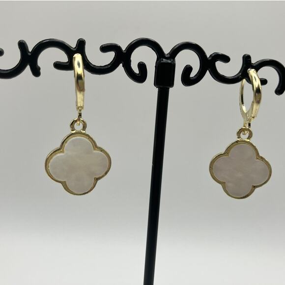 NWOT! 4 Leaf Clover Crystal Gold-Tone Dangle 1 1/8" Earrings! - Picture 7 of 8